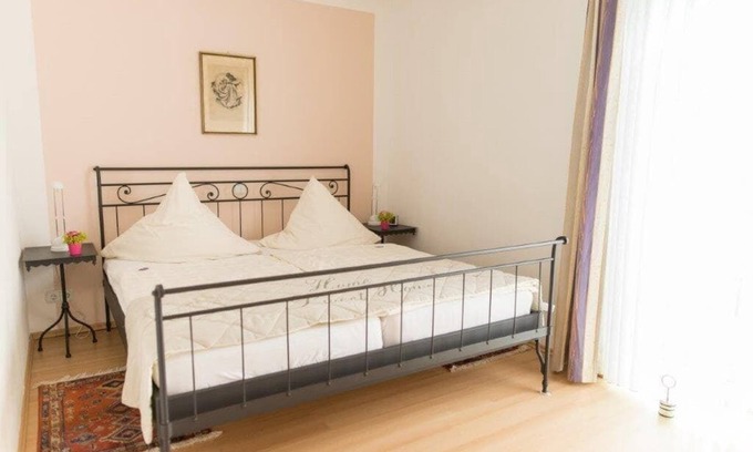 Neualbenreuth Apartment | Ferienwohnung mit Terrasse und Voll Ausgestatteter Küche