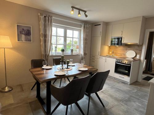Stelle-Wittenwurth Apartment | Ferienwohnung Alleeglück auf dem Land, frisch renoviert