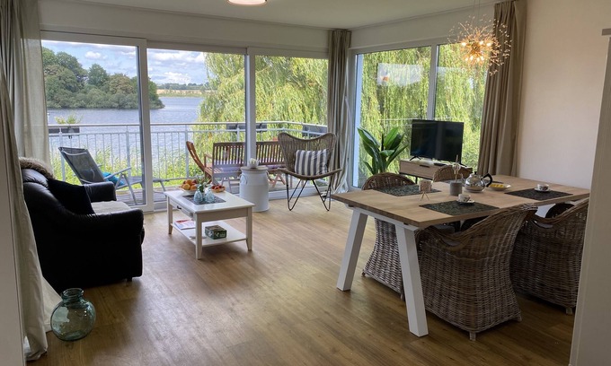 Rathjensdorf Apartment | Ferienwohnung Direkt am Trammer See mit Bootssteg, Boot, Grill, Garten, Balkon