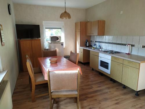 Angelburg Apartment | Ferienwohnung Gönnern - Marburg Biedenkopf mit 5 Zimmer - 2 Badezimmer
