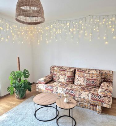 Lochgau Apartment | Ferienwohnung Grünoase mit Sonnenbalkon