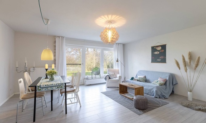 Brenkenhagen Apartment | Ferienwohnung Große Freiheit mit Terrasse in Brenkenhagen