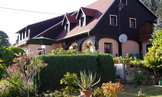 Saupsdorf Apartment | Ferienwohnung Hesse am Wachberg (Berghütte)