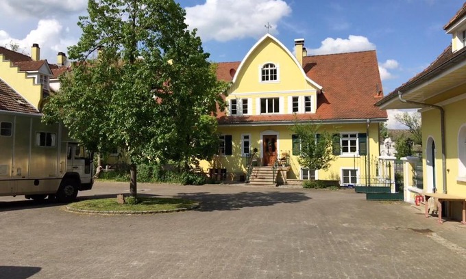 Lauchringen Apartment | Ferienwohnung im Grünen auf idyllisch gelegenen Gutshof und doch so zentral