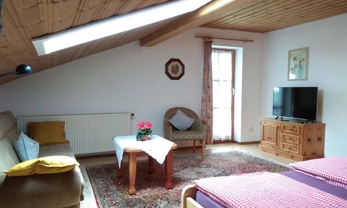 Riedering Apartment | Ferienwohnung Kampenwand, 55 qm Obergeschoss, 2 separate Schlafzimmer