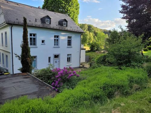 Halver Apartment | Ferienwohnung Landidyll, Whirlpool, Minipigs, Ponys, Familien