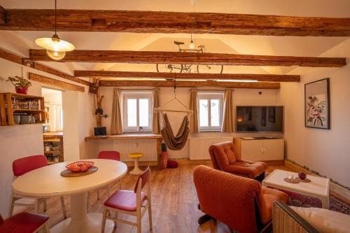 Zittau Apartment | Ferienwohnung Landscapeapartment, 46qm Individual Fewo mit Fernblick ins Zittauer Gebirge, Ferienapartment im historischen Altstadtkern Zittau
