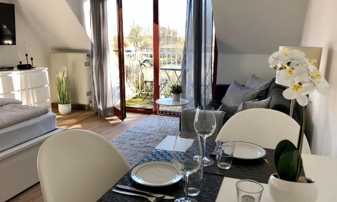 Gustow Apartment | Ferienwohnung-Mary-Poppins-mit-Balkon-zwischen-Strand-Wald-Wiese-im-Suedosten-der-Insel-Ruegen