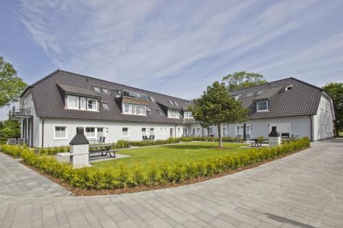 Gross Zicker Apartment | Ferienwohnung mit eigener Sauna und Terrasse- Haus Inselwind FeWo MEERfamilie