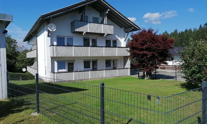 Lehen Apartment | Ferienwohnung mit Grillmöglichkeit im Garten und Gästekarte des GUTI-System