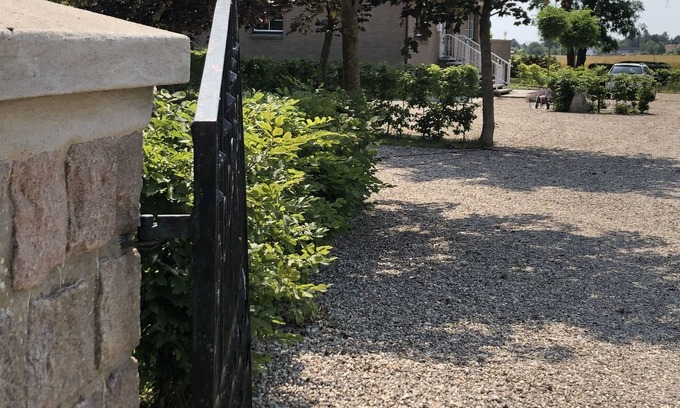 Bosau Apartment | Ferienwohnung mit Weitläufigen, Parkähnlichen Garten, Pavillon und Bouleplatz