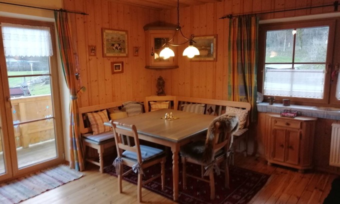 Weissbach Apartment | Ferienwohnung Mittelstation im Dopplerhof 1.og 80 qm, 1 Schlafzimmer