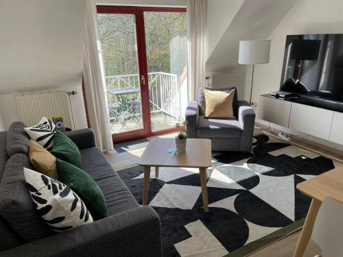 Gustow Apartment | Ferienwohnung-Nils-Holgerson-mit-Balkon-zwischen-Strand-Wald-Wiese-im-Suedosten-der-Insel-Ruegen