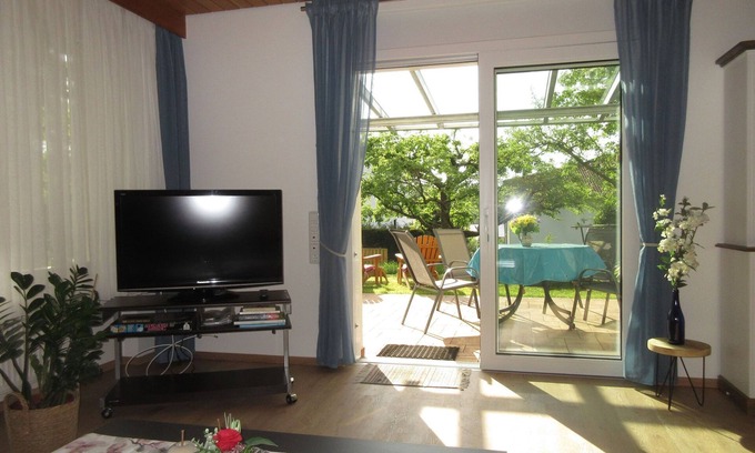 Bad Konig Apartment | Ferienwohnung Obstgarten