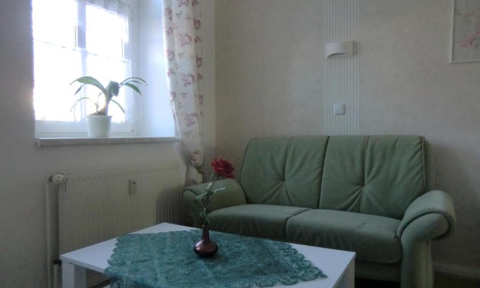 Schonebeck Apartment | Ferienwohnung Rosenflair