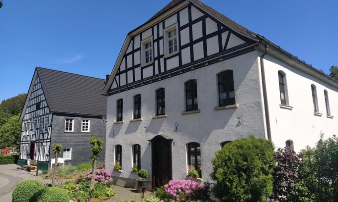 Bilstein Apartment | Ferienwohnung Sauerland Burgfenster