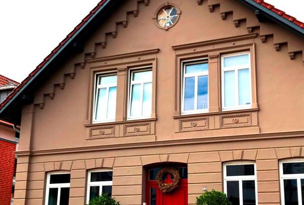 Buxtehude Apartment | Ferienwohnung Schönwälder mit kleiner Terrasse und WALL BOX