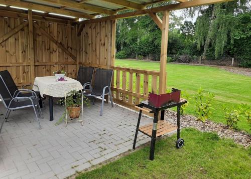 Friesoythe Apartment | Ferienwohnung Schlingshöhe - Oberwohnung mit separater Terrasse