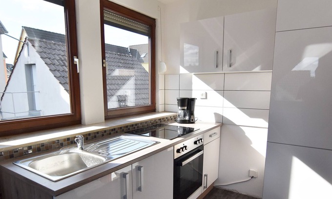 Troisdorf Apartment | Ferienwohnung T17, 1 Schlafzimmer, Balkon, Max. 2 Personen
