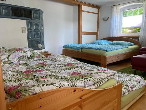 Wilhelmsdorf House | Ferienzimmer Oelhaf Zimmer mit Couch Self Check-In mit Key-Tresore