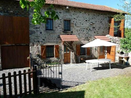 Chamalieres-sur-Loire House | Ferme rénovée avec jardin, garage et wifi gratuit à Chamalières-sur-Loire - FR-1-582-1