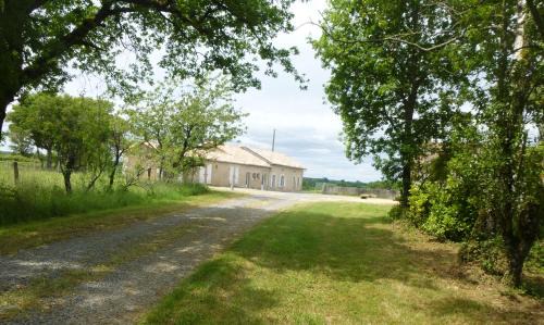 Le Vigeant House | Fermette rénovée spacieuse, calme et lumineuse