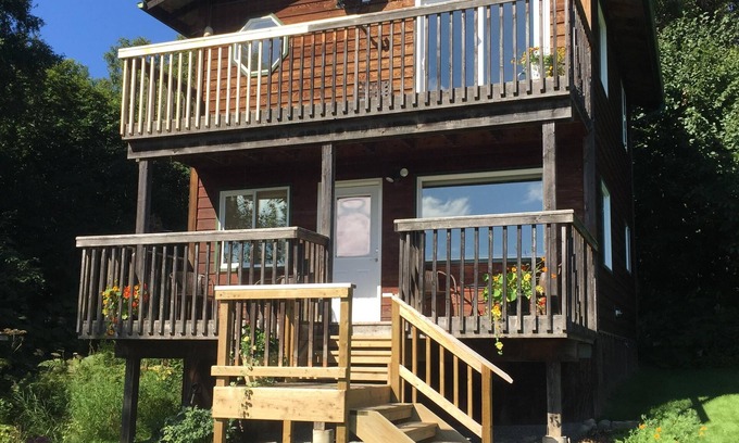 Homer House | Fern CreeknConvenient location w/spectacular views!