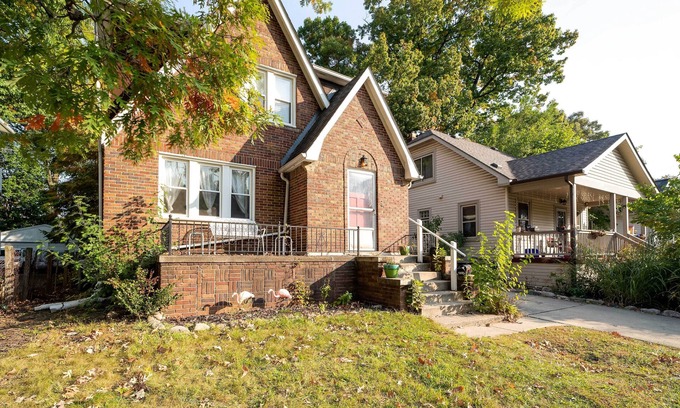 Ferndale Apartment | Ferndale Apartment w/Yard - Near the Detroit Zoo!