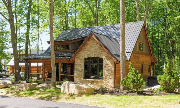 Oakland House | Ferndale: New, Lake Access w. Dock Slip, Hot Tub, Dogs OK