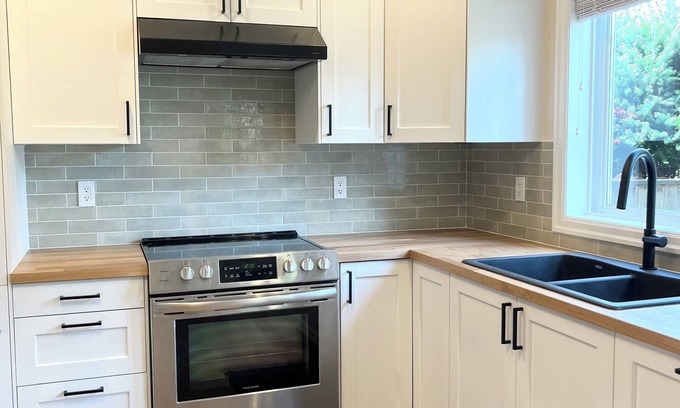 Fernwood Apartment | Fernwood Newly Renovated Suite