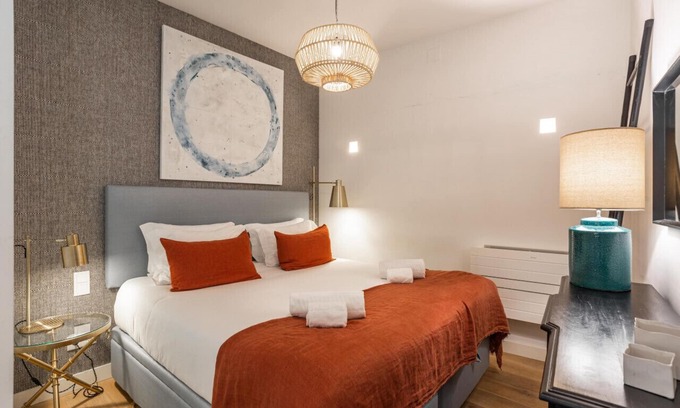 Sao Paulo Apartment | Ferragial 29 · Chic Tailor Made Flat in Chiado