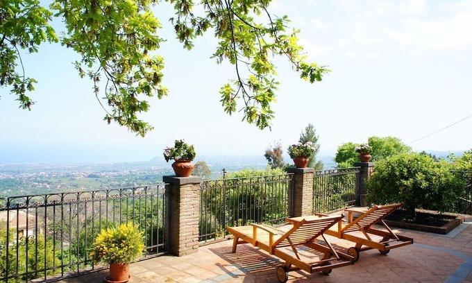 Zafferana Etnea House | FEUDO ALGERAZZI VILLA DE LUXE