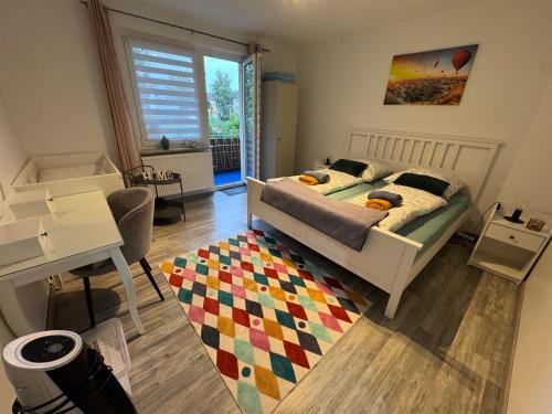 Jurgenohl Apartment | FeWo Elbo46 mit Balkon, Waschmaschine & Smart TV