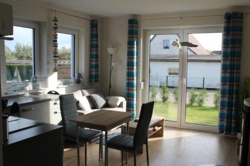 Luetow Apartment | Fewo Möwe Lütow Usedom Achterwasser blaues Haus