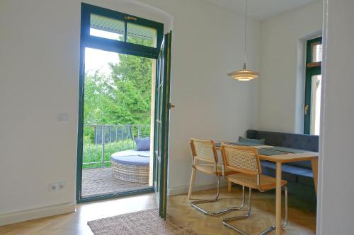 Neustadt in Sachsen Apartment | FEWO mit Sauna & Gartenblick