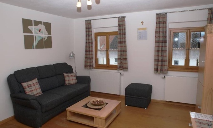 Neualbenreuth Apartment | FeWo mit wunderschönem Ausblick zum Hausberg Tillenberg