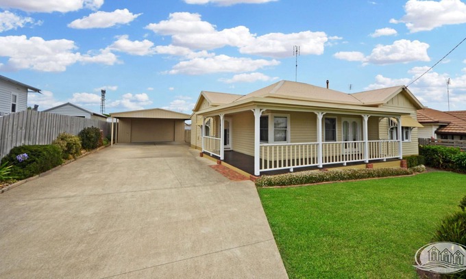Portland House | Fiammata - Central Family Holiday house