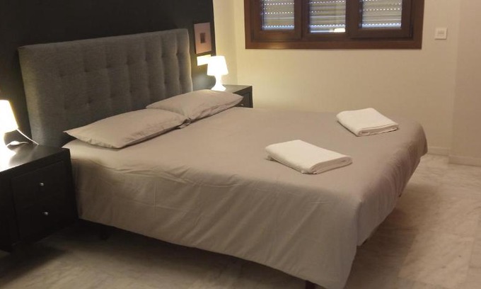 Parque Alcosa Apartment | FIBES Lux Sevilla Este.