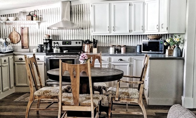 Glade Spring Apartment | FIDDLEHEAD LOFTđż Peaceful & charming space 1.4 miles from I-81, Exit 29.