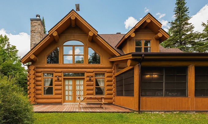 Fiddler Lake Resort House | Fiddler Lake Resort Chalet + Private Jacuzzi