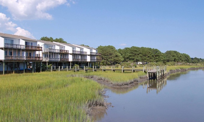 Chincoteague House | Fiddler on the Creek Unit #4-Waterfront, Crabbing Pier & Views of Lighthouse