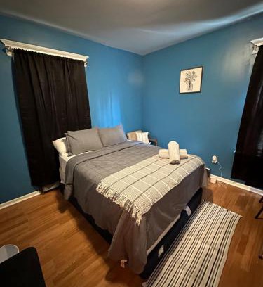 Newark House | Fidelia Jade Room Queen Bed Minutes from Newark Liberty International Airport and Newark Penn Station