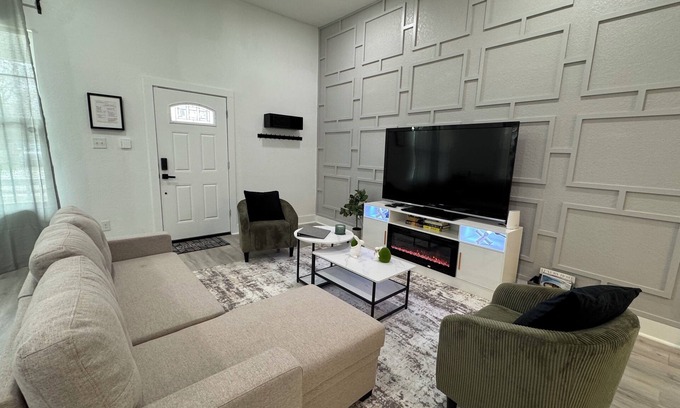 Eastside Promise Neighborhood House | Fiesta House 3-bedroom house in Historic Downtown San Antonio