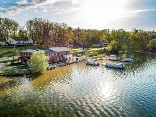 Mayfield House | Fife Lake 2BR Getaway with Hot Tub
