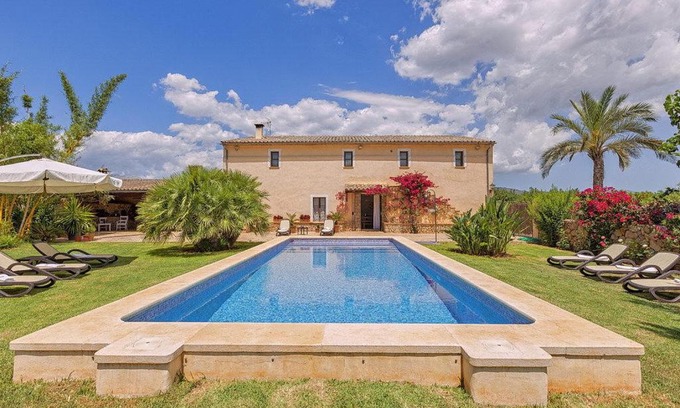 Buger Villa | Finca Antonio