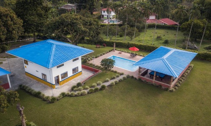 Montenegro House | Finca el Bosque