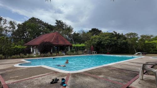 Chinauta Villa | Finca en Chinauta, piscina, jacuzzi, BBQ