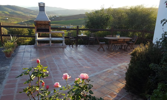 Alora Cottage | FINCA IN ÁLORA, NEAR THE CAMINITO DEL REY, GREAT POOL OF WATER SALADA. WIFI.