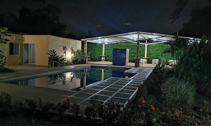 Apiay House | Finca La Pintora: Capacidad 24 personas, WIFI, a 5 minutos de Villavicencio.