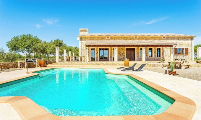 Petra Villa | Finca Luz de Luna in Petra Mallorca centre